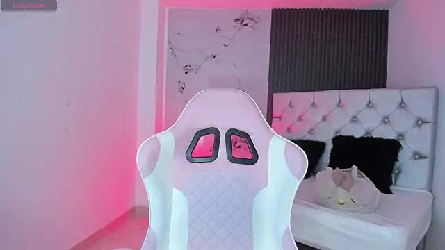 Snapshot of chloesagee chatting on November 5, 12:10 am chloesagee online show from November 5, 12:10 am