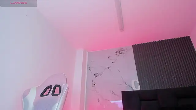 chloesagee online show from June 10, 11:13 pm