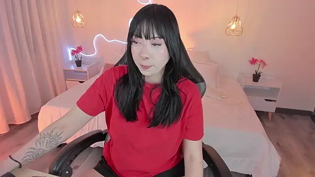 Snapshot of Noahcryptic chatting on November 12, 5:19 am Noahcryptic online show from November 12, 5:19 am