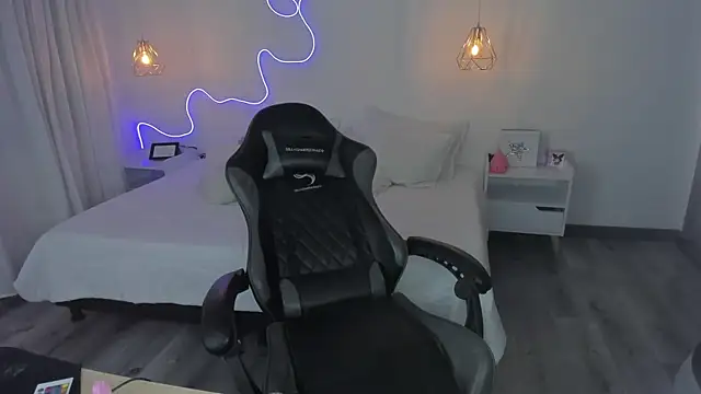 Snapshot of Noahcryptic chatting on January 14, 4:29 am Noahcryptic online show from January 14, 4:29 am