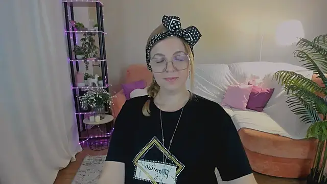 Snapshot of YourUniverser chatting on September 8, 3:22 pm YourUniverser online show from September 8, 3:22 pm