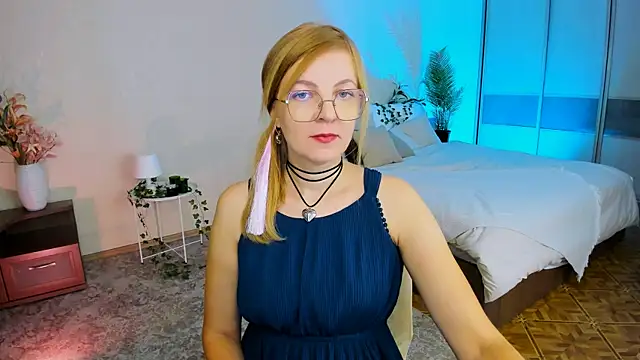 Snapshot of YourUniverser chatting on September 10, 4:12 am YourUniverser online show from September 10, 4:12 am