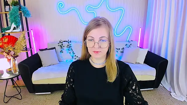 Snapshot of YourUniverser chatting on September 19, 9:43 am YourUniverser online show from September 19, 9:43 am