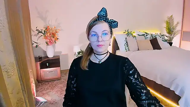 Snapshot of YourUniverser chatting on September 30, 9:36 am YourUniverser online show from September 30, 9:36 am