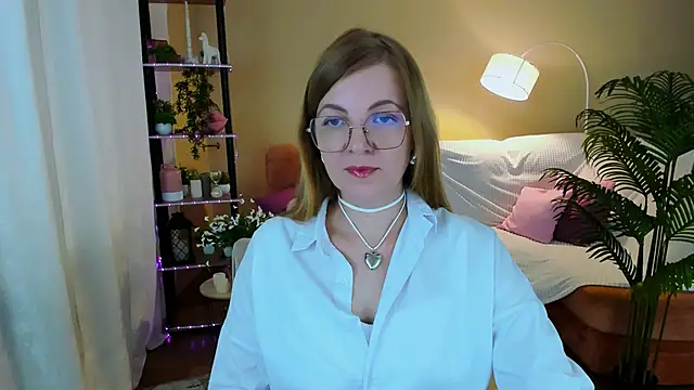 Snapshot of YourUniverser chatting on October 3, 10:12 am YourUniverser online show from October 3, 10:12 am