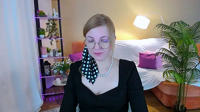 Snapshot of YourUniverser chatting on October 8, 4:21 am YourUniverser online show from October 8, 4:21 am