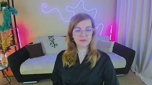 Snapshot of YourUniverser chatting on October 10, 11:09 am YourUniverser online show from October 10, 11:09 am