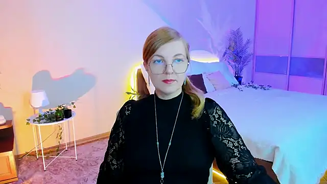 Snapshot of YourUniverser chatting on October 11, 9:19 am YourUniverser online show from October 11, 9:19 am