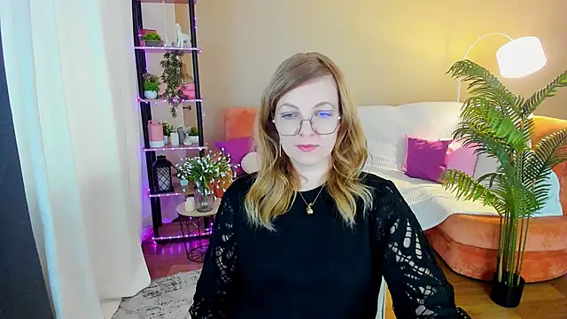 Snapshot of YourUniverser chatting on October 14, 10:27 am YourUniverser online show from October 14, 10:27 am