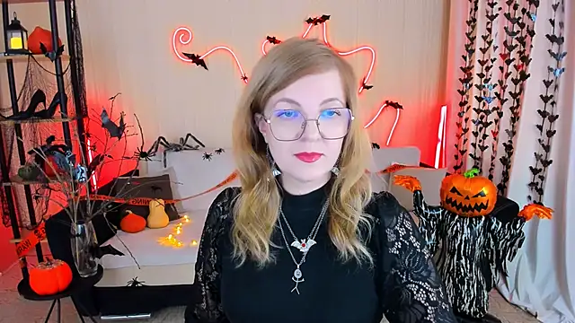 Snapshot of YourUniverser chatting on October 23, 10:58 am YourUniverser online show from October 23, 10:58 am