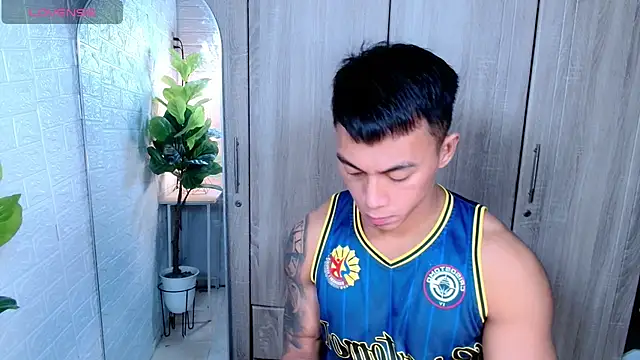 PinooyMilker online show from December 15, 1:04 pm