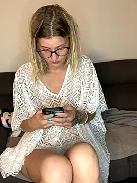 Lesamantssexy online show from November 3, 7:15 pm