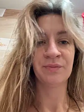 Snapshot of EvvaMur chatting on October 27, 12:58 am EvvaMur online show from October 27, 12:58 am