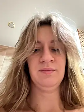 Snapshot of EvvaMur chatting on October 30, 2:02 am EvvaMur online show from October 30, 2:02 am