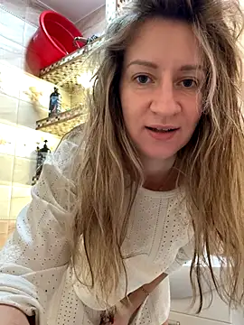 Snapshot of EvvaMur chatting on November 1, 1:07 am EvvaMur online show from November 1, 1:07 am