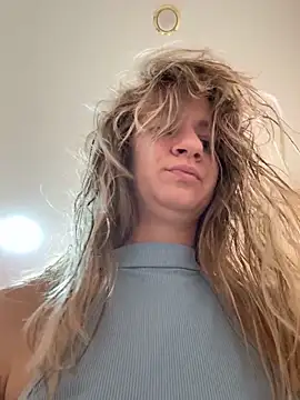 Snapshot of EvvaMur chatting on November 7, 1:05 am EvvaMur online show from November 7, 1:05 am