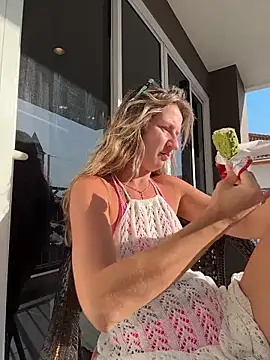 Snapshot of EvvaMur chatting on November 29, 9:01 am EvvaMur online show from November 29, 9:01 am