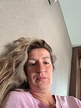 Snapshot of EvvaMur chatting on November 30, 1:53 am EvvaMur online show from November 30, 1:53 am