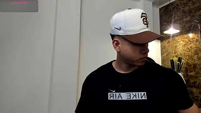 Draven Marceaux online show from April 22, 11:23 am