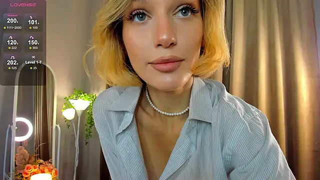 Ice Strawberry online show from September 18, 2:13 am