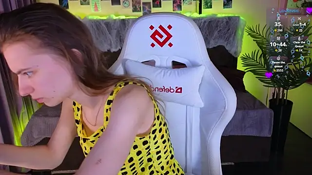 Snapshot of kaleriyaa_ chatting on October 30, 1:29 am kaleriyaa online show from October 30, 1:29 am