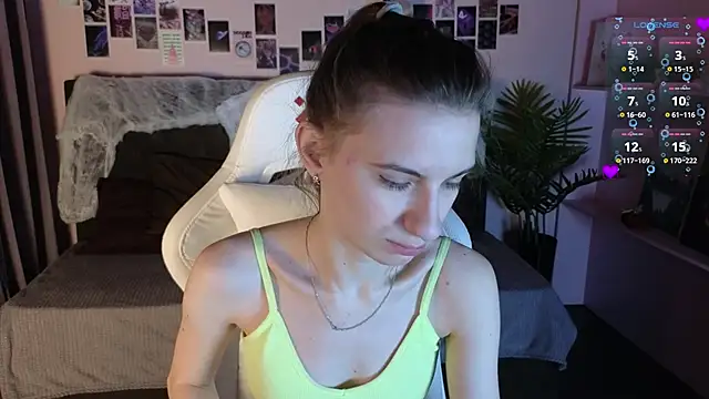 Snapshot of kaleriyaa_ chatting on November 2, 1:30 am kaleriyaa online show from November 2, 1:30 am