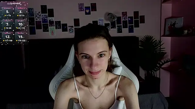 Snapshot of kaleriyaa_ chatting on November 15, 1:25 am kaleriyaa online show from November 15, 1:25 am