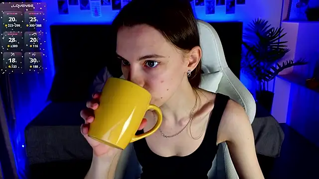 Snapshot of kaleriyaa_ chatting on November 16, 1:33 am kaleriyaa online show from November 16, 1:33 am