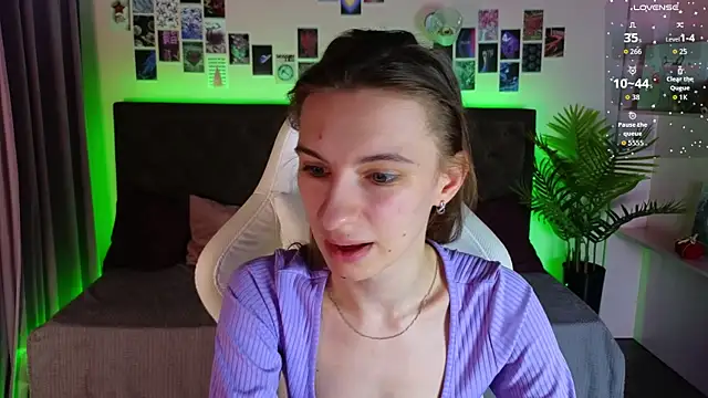 Snapshot of kaleriyaa_ chatting on November 21, 7:51 am kaleriyaa online show from November 21, 7:51 am