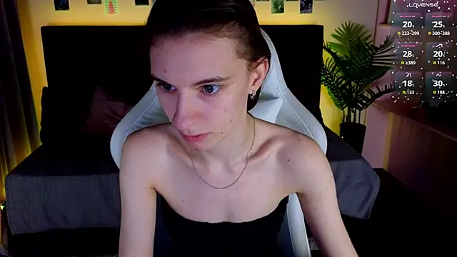 Snapshot of kaleriyaa_ chatting on November 23, 1:27 am kaleriyaa online show from November 23, 1:27 am