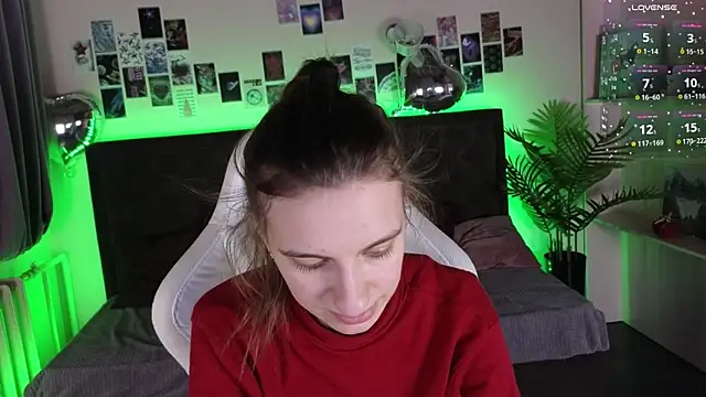 Snapshot of kaleriyaa_ chatting on December 14, 3:23 am kaleriyaa online show from December 14, 3:23 am