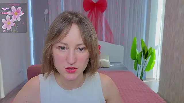 LuluChiiii online show from February 16, 9:49 am