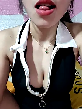 Snapshot of Ingrid428 chatting on May 8, 3:01 am Ingrid428 online show from May 8, 3:01 am