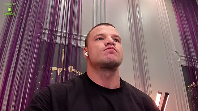 Snapshot of OliverSport chatting on December 3, 3:33 pm OliverSport online show from December 3, 3:33 pm