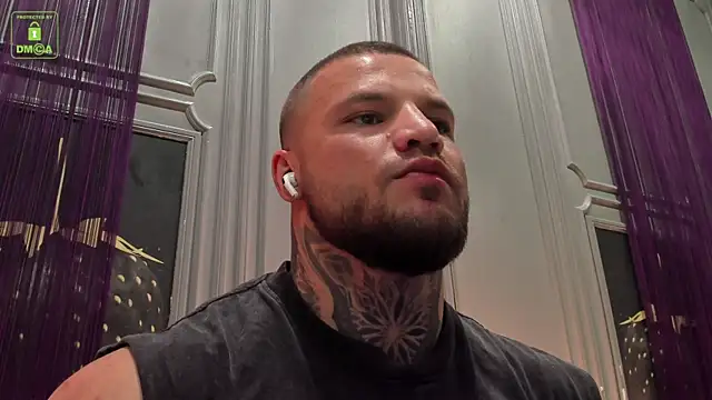 Snapshot of OliverSport chatting on October 12, 3:55 pm OliverSport online show from October 12, 3:55 pm