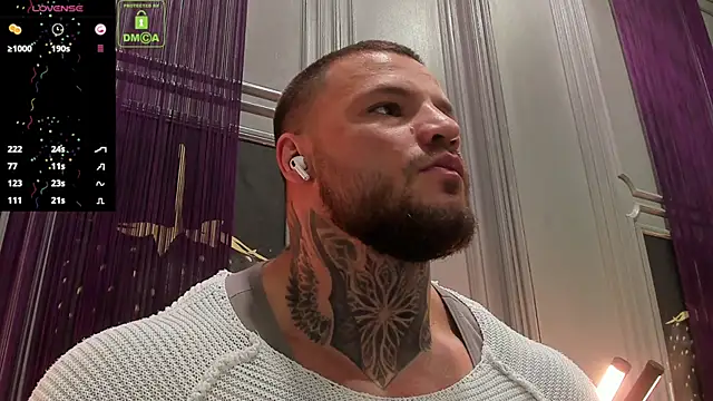 Snapshot of OliverSport chatting on October 17, 3:47 pm OliverSport online show from October 17, 3:47 pm