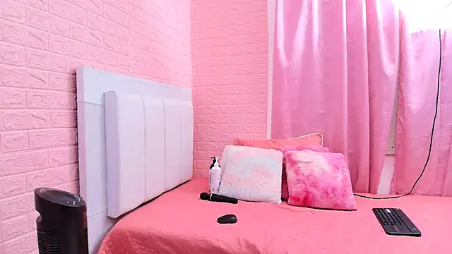 Snapshot of suzanhot_30 chatting on July 5, 8:27 pm suzanhot 30 online show from July 5, 8:27 pm