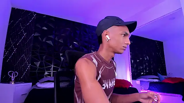 JulienSaint online show from November 8, 12:16 pm