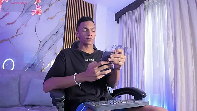 JulienSaint online show from December 22, 12:02 pm