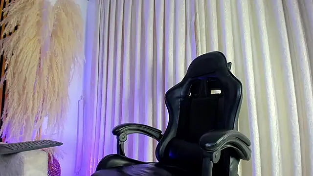 JulienSaint online show from February 26, 12:04 pm