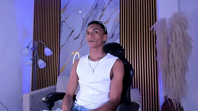 JulienSaint online show from April 22, 11:45 am