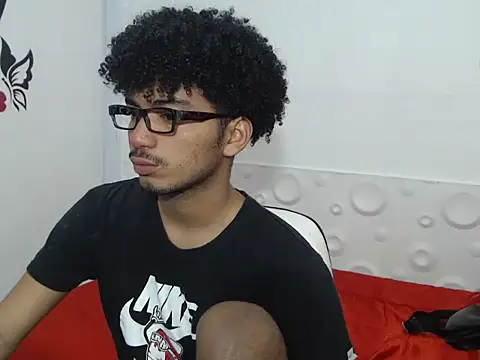 Snapshot of felipecams123 chatting on September 25, 12:47 am felipecams123 online show from September 25, 12:47 am