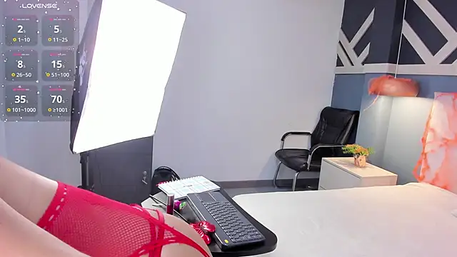 EmilyZahar online show from October 10, 11:53 am