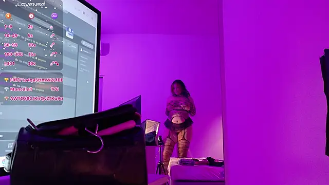 Snapshot of SamanthaaReed chatting on September 19, 3:30 am SamanthaaReed online show from September 19, 3:30 am