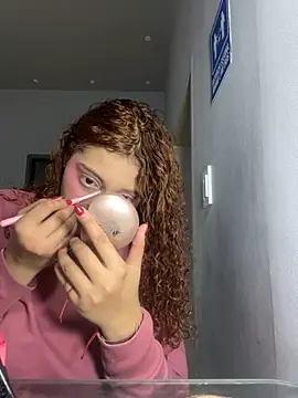 Snapshot of SamanthaaReed chatting on November 18, 4:17 am SamanthaaReed online show from November 18, 4:17 am