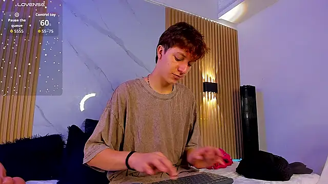 Snapshot of IM_DAREN chatting on September 30, 12:32 pm IM DAREN online show from September 30, 12:32 pm