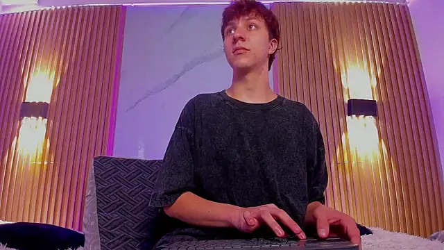 Snapshot of IM_DAREN chatting on October 18, 11:44 am IM DAREN online show from October 18, 11:44 am