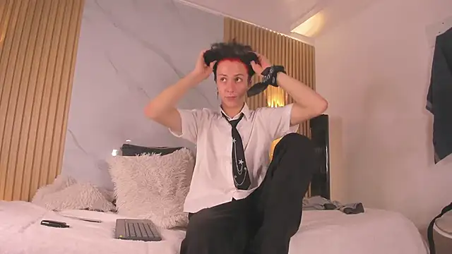 Snapshot of IM_DAREN chatting on November 12, 3:18 am IM DAREN online show from November 12, 3:18 am