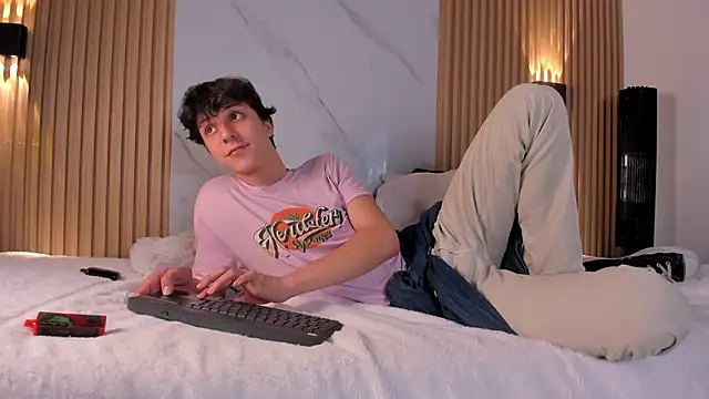 Snapshot of IM_DAREN chatting on November 13, 3:16 am IM DAREN online show from November 13, 3:16 am