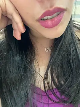 Snapshot of Bold-arabic-vibes chatting on February 17, 8:59 pm Bold-arabic-vibes online show from February 17, 8:59 pm